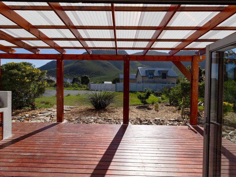 Where Mountain Views Meet Modern Family Living - Photo 2