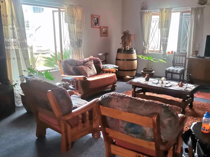 Charming 3 Bedroom Home with Lots of Potential - Photo 3