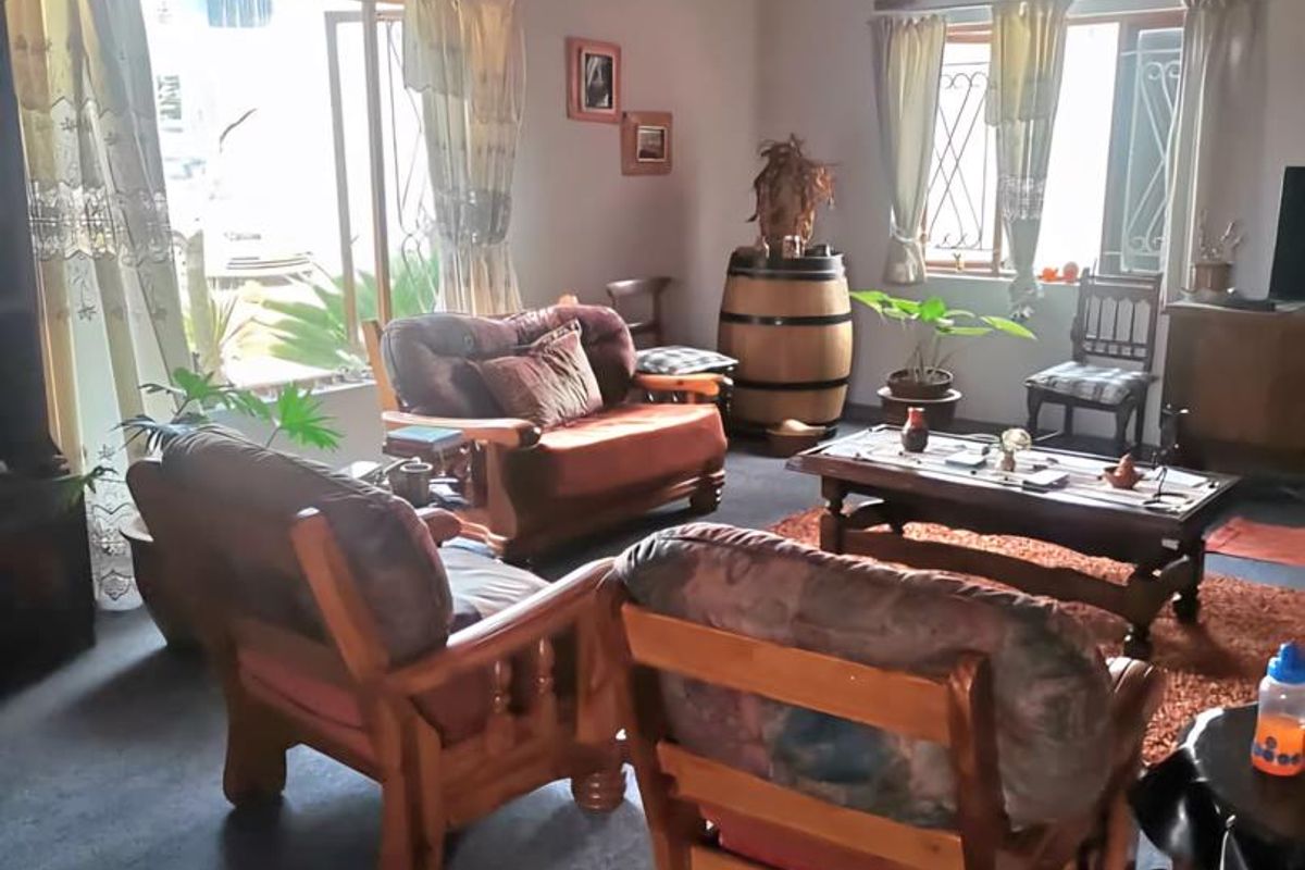 Charming 3 Bedroom Home with Lots of Potential - Photo 3