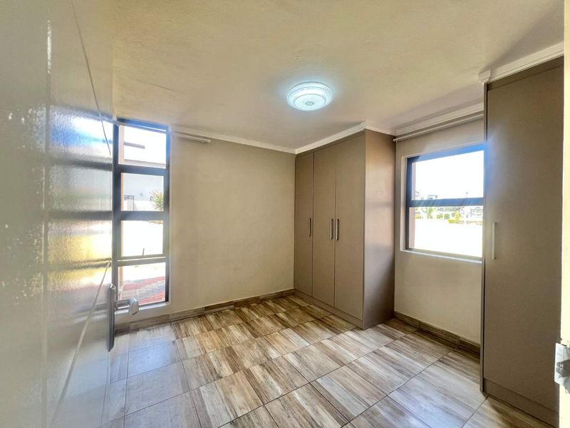 Modern Comfort Meets Estate Living – Spacious Corner Stand Home For sale - Photo 9