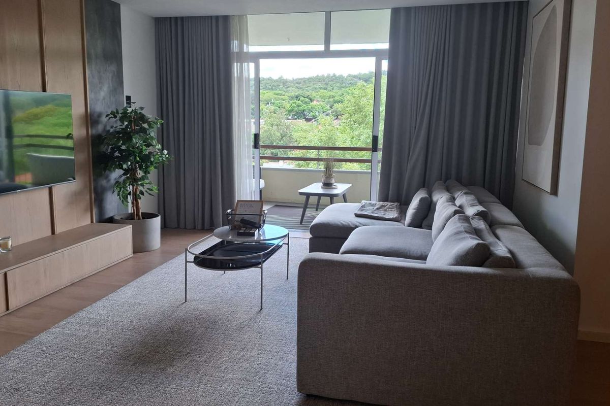 **Stunning Fully Furnished Penthouse with Unmatched Views** - Photo 3