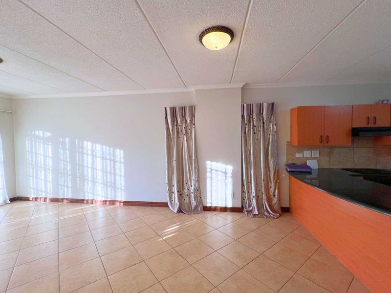 Three bedroom home in secure estate - Photo 8