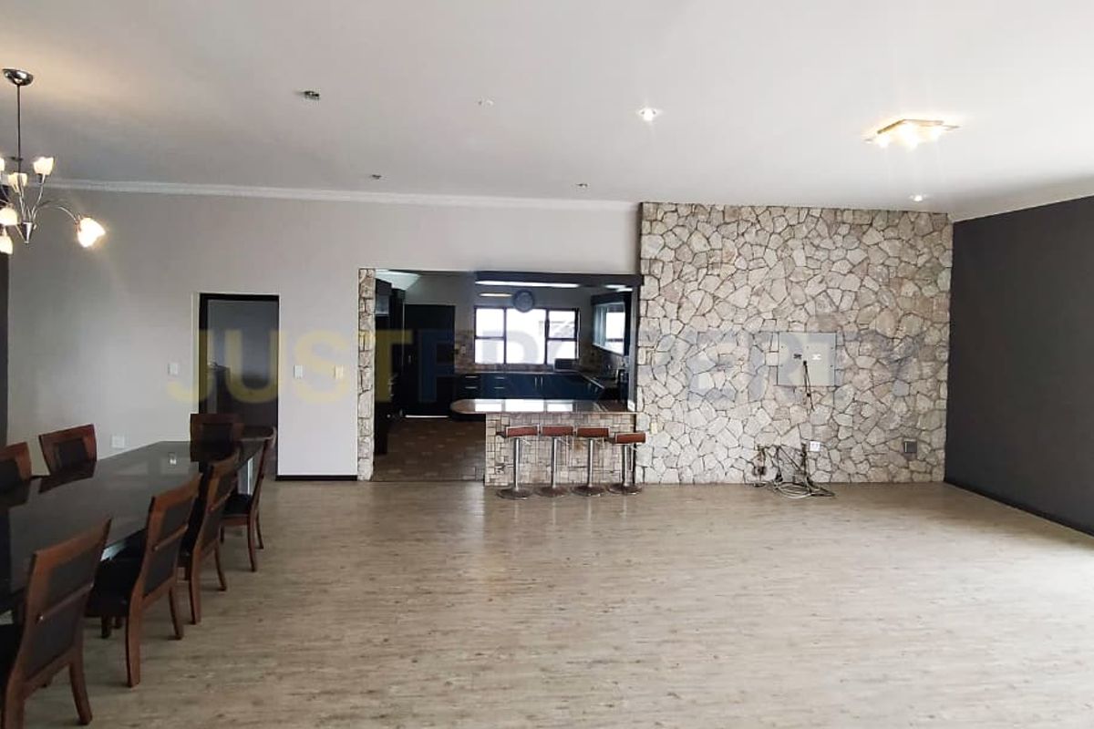 5 Bedroom Family Home - Photo 2