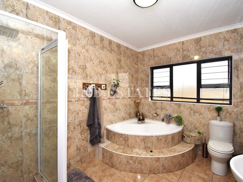 Stunning House Close To The Golfcourse - Photo 4