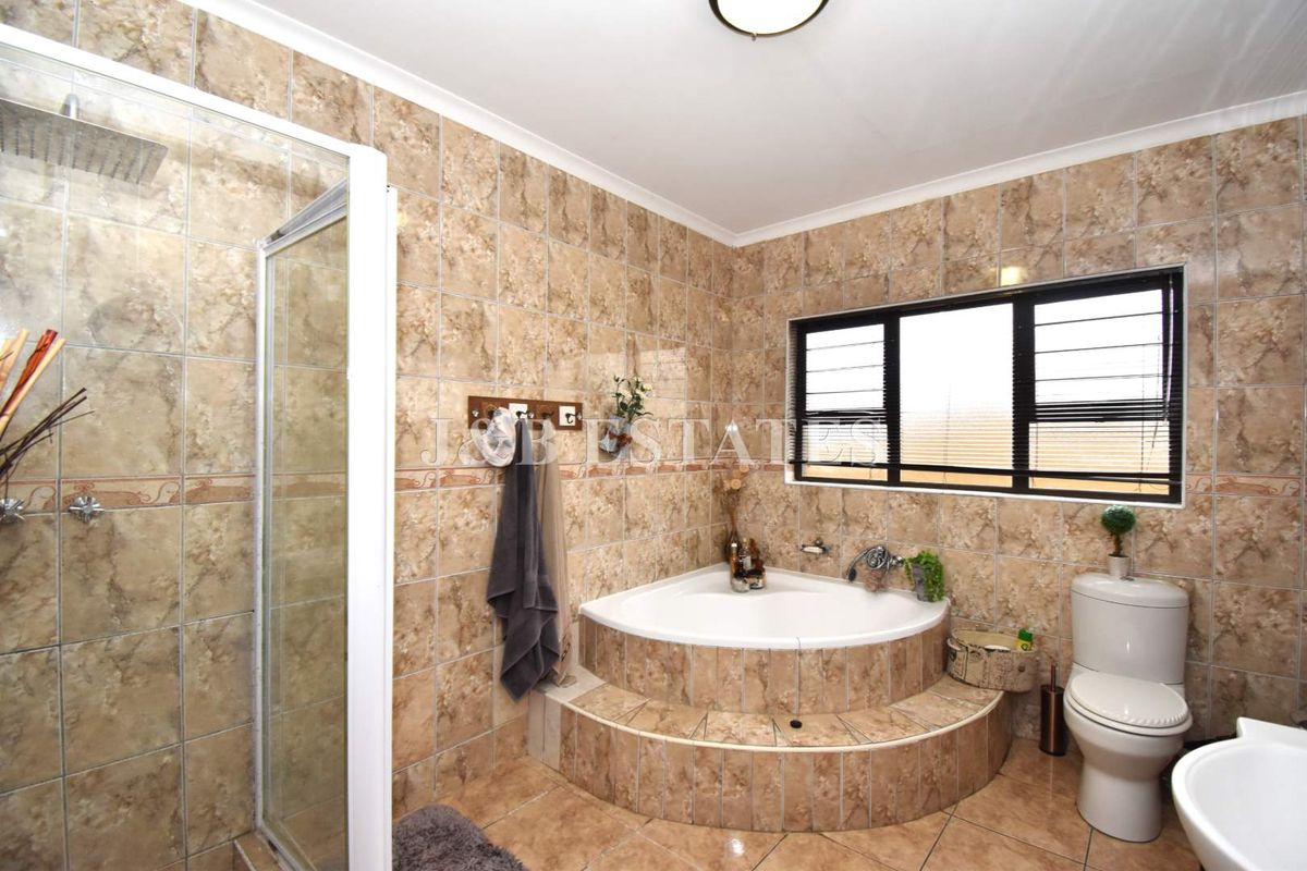 Stunning House Close To The Golfcourse - Photo 4