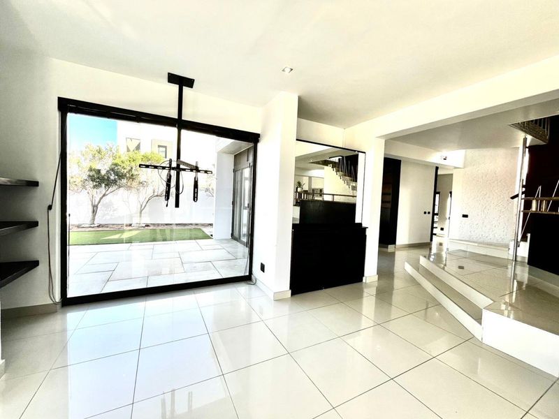 Luxurious Mansion for Sale - Photo 8