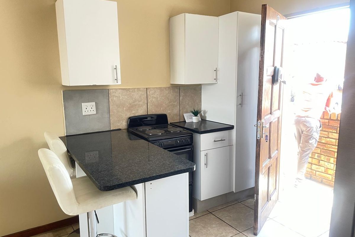 Charming 2-Bedroom Home in Germiston, Elandspark - Photo 4