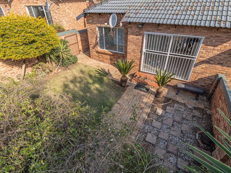 Freestanding 2 bed 1 bath unit neatly tiled and painted. Close to Curro Wilgeheuwel. - Photo 5
