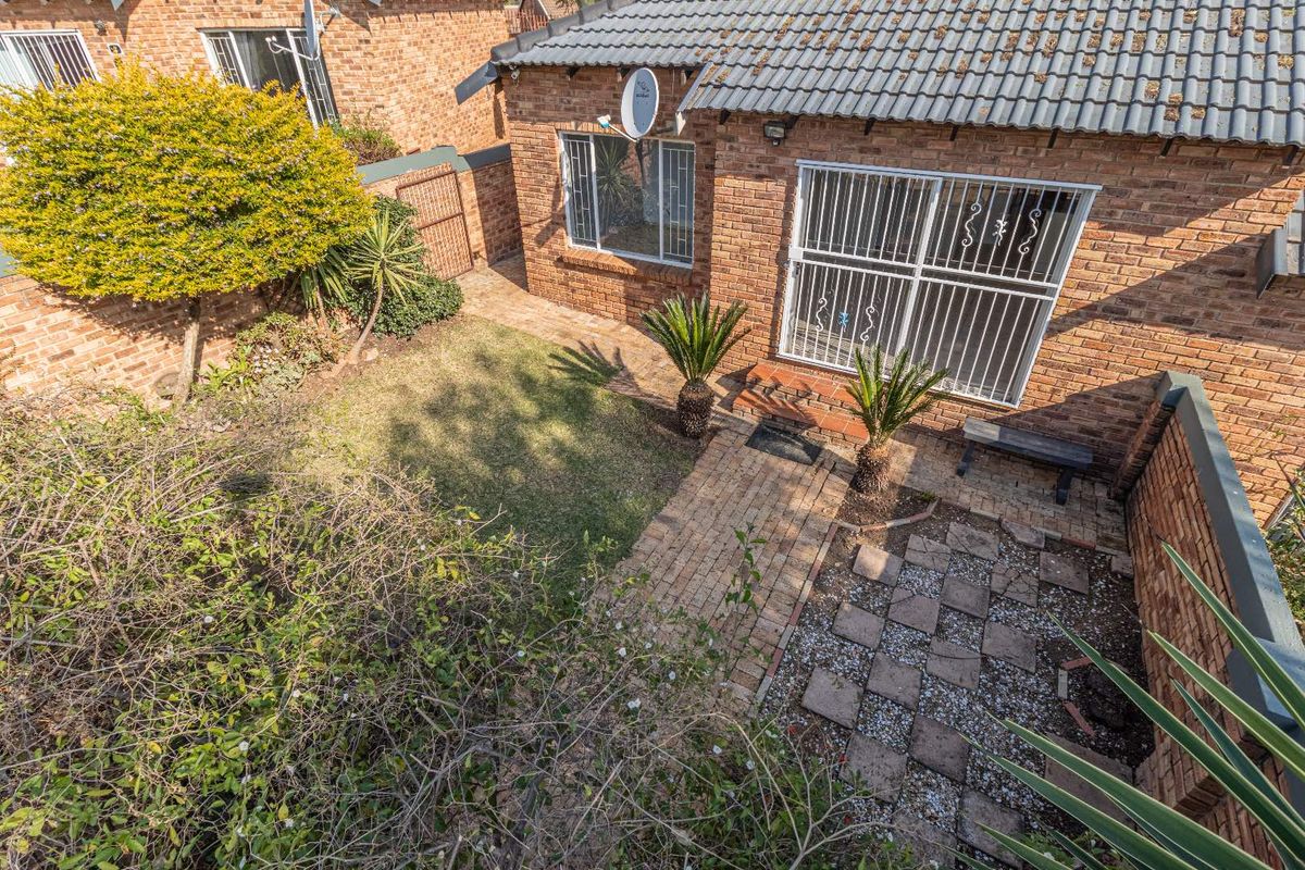 Freestanding 2 bed 1 bath unit neatly tiled and painted. Close to Curro Wilgeheuwel. - Photo 5