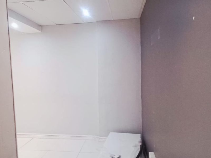 TO LET | Ground Floor Commercial Space - Photo 9