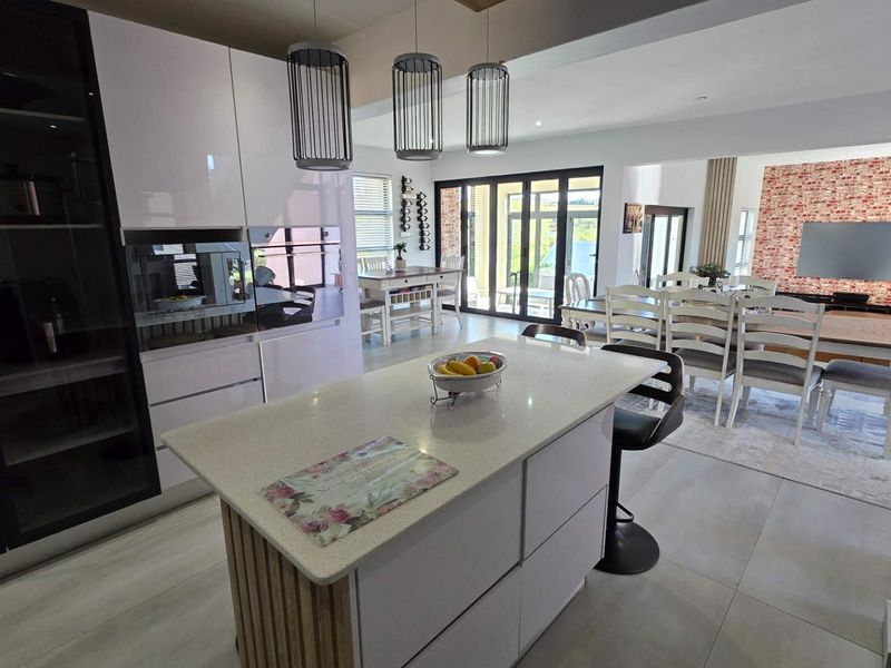 Elegant 4 Bedroom Family Home in The Hills Nature Reserve - Photo 9