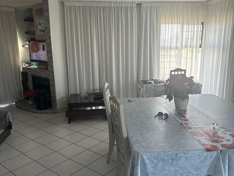 Beautiful 4 Bedroom Townhouse for sale in Swakopmund, CBD - Photo 5