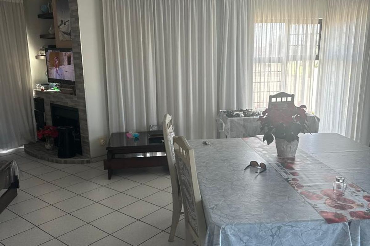 Beautiful 4 Bedroom Townhouse for sale in Swakopmund, CBD - Photo 5