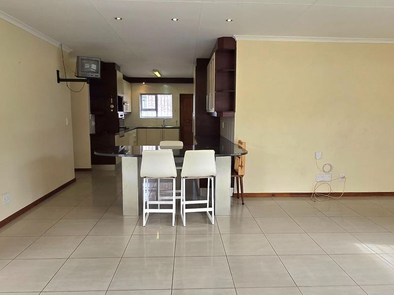 Charming Coastal Home in Franskraal – Walk to the Beach, Shops, and Live the Good Life - Photo 8