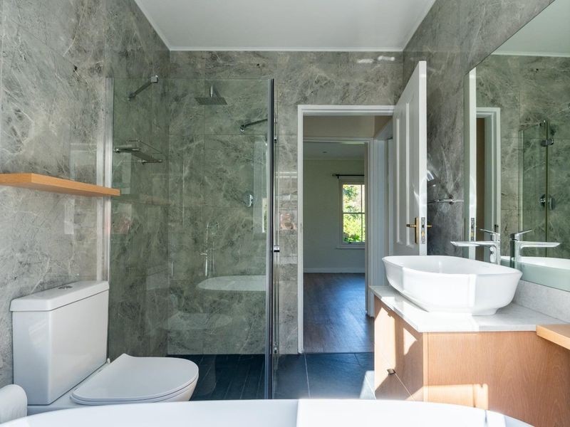 Beautifully Renovated 2-Bedroom Apartment in La Petite Provence Estate - Photo 7