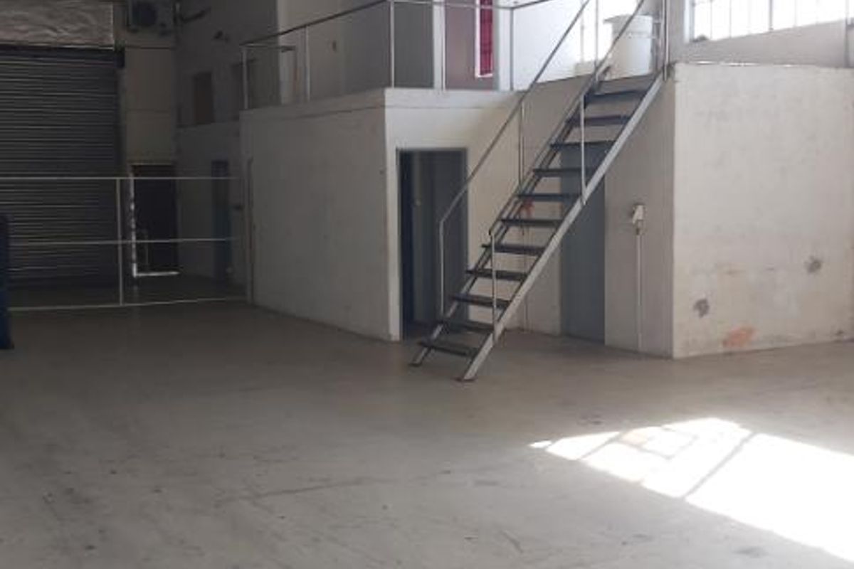 Warehouse/workshop to let in Sidwell. - Photo 5