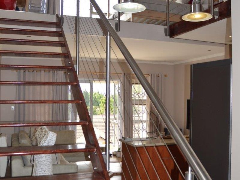 STUNNING DOUBLE VOLUME LOFT APARTMENT IN CRAIGHALL PARK - Photo 5