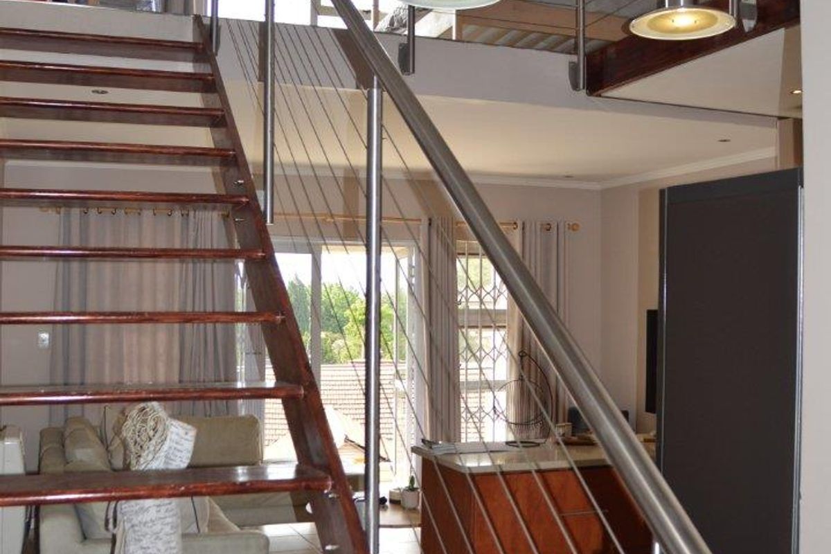 STUNNING DOUBLE VOLUME LOFT APARTMENT IN CRAIGHALL PARK - Photo 5