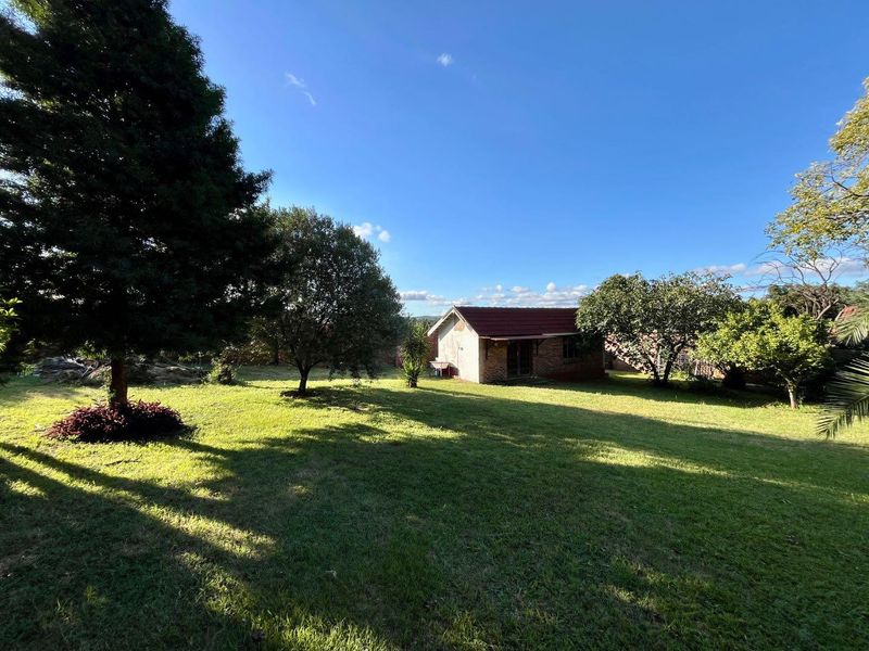 4 bedroom home with flatlet in boomed off area - Photo 8