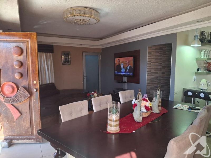 FOR SALE: 5-Bedroom Double Storey in Cimbebasia – N$2,772,000 - Photo 2