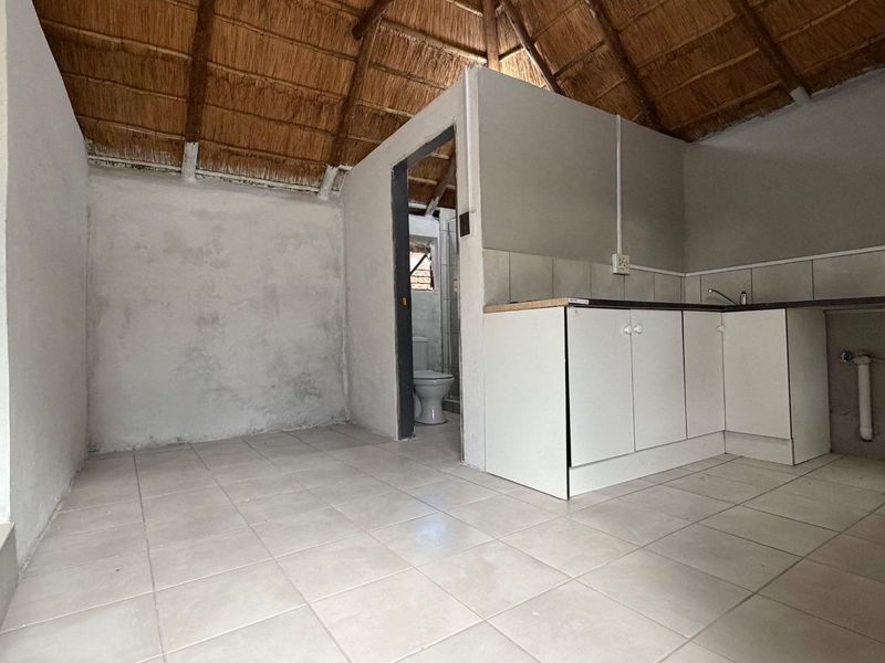 Bachelor Cottage to Rent in Sunward Park, Boksburg - Photo 5