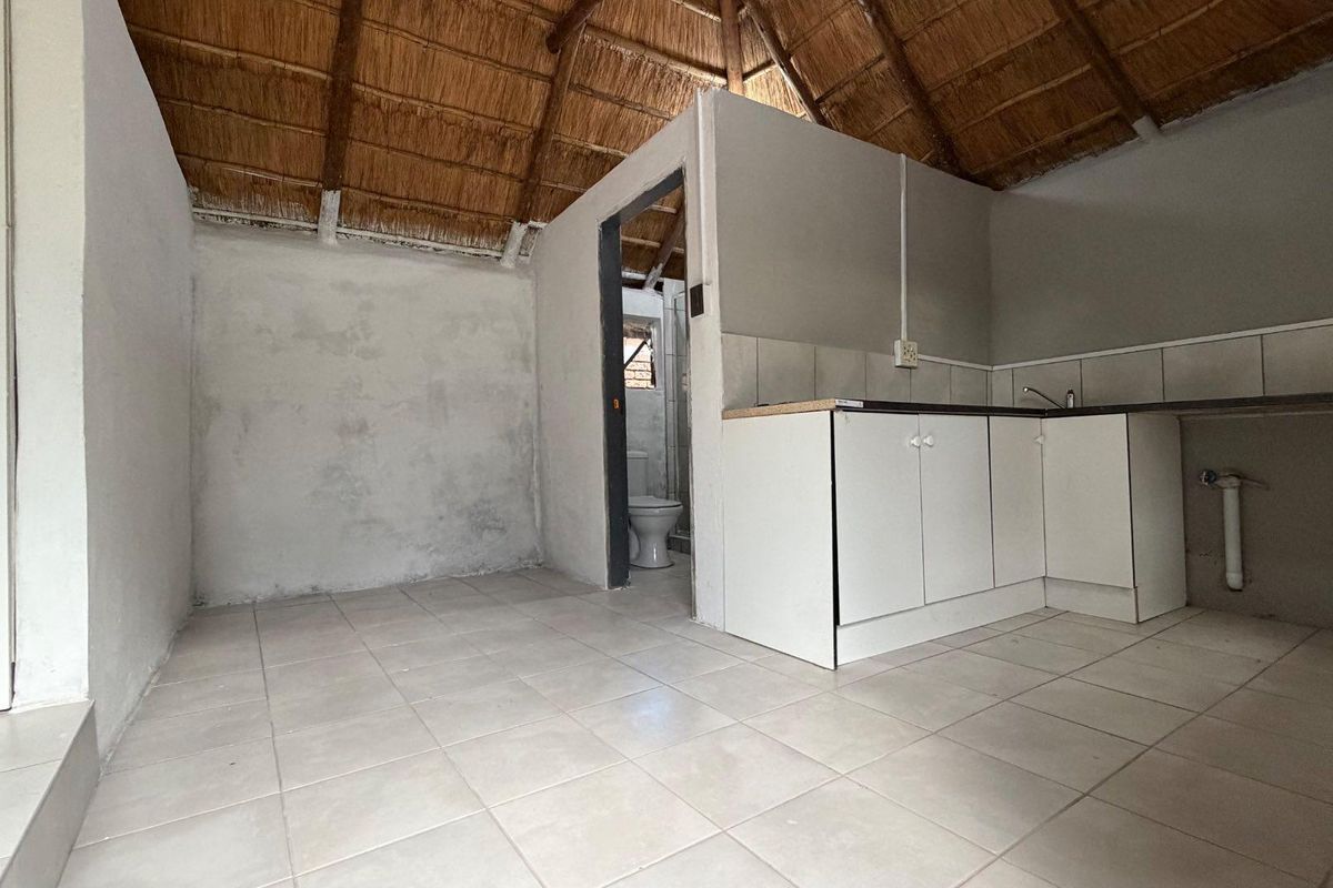 Bachelor Cottage to Rent in Sunward Park, Boksburg - Photo 5