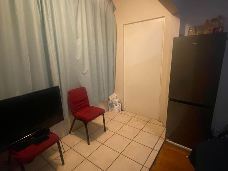 Charming 2Bedroom Apartment in the Heart of Montclair - Photo 6