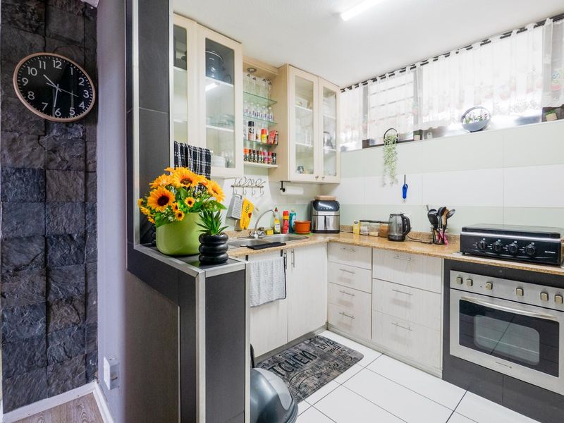 Spacious home - Photo 7