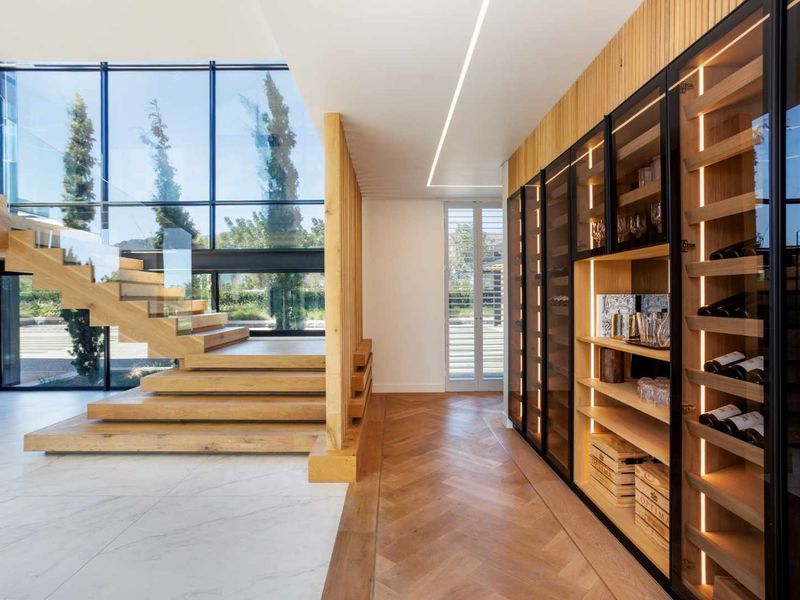 A Signature Seven-bedroom Family Home with Exceptional Craftsmanship on Val de Vie Estate - Photo 8
