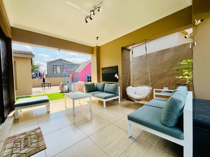 Prime 5-Bedroom Property in a Sought-After Woodlands Estate, Barbeque Downs - Photo 6