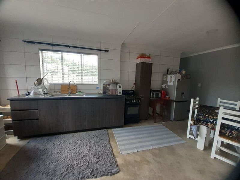 Family home with 2 x one bedroom flats - Photo 8