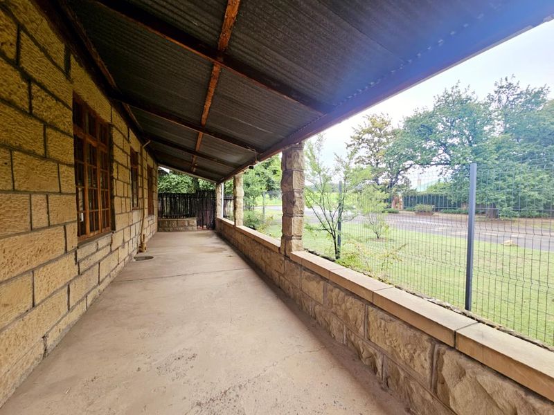 Minutes From The Best Schools, Shops And Everything Else - Photo 5