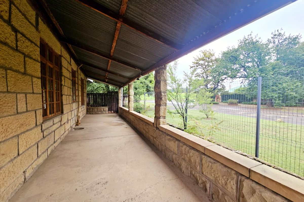 Minutes From The Best Schools, Shops And Everything Else - Photo 5