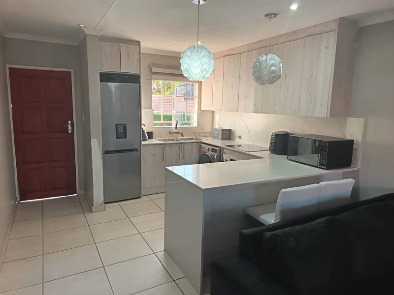 Rare find, Completely Redone 2-Bedroom townhouse with Private Garden in Security Complex. Exclusively Marketed by Sashen Moodley. - Photo 2