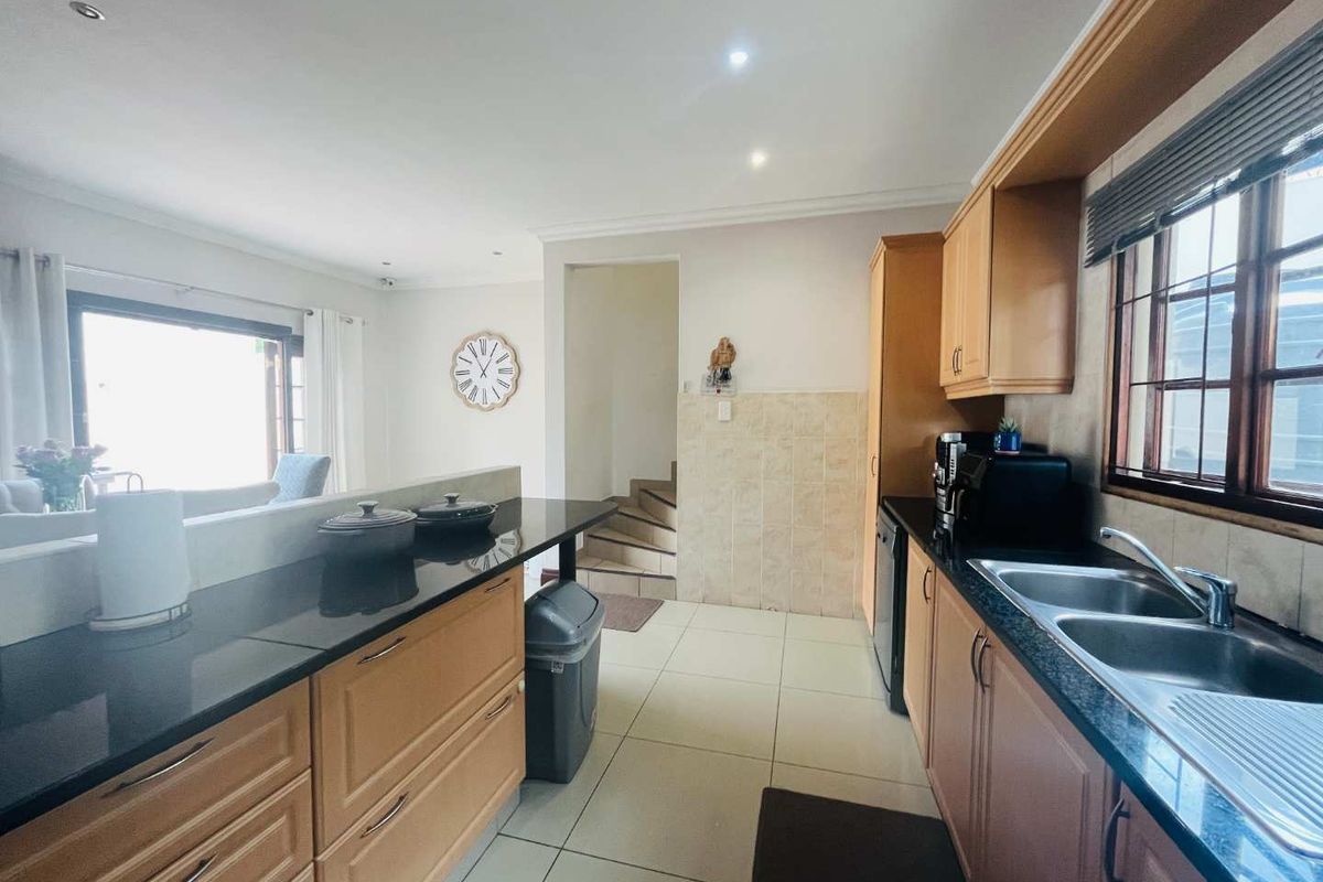 Hendra - Corner Unit Gem! Modern 3-Bed Simplex with Great Flow & Outdoor Living - Photo 5