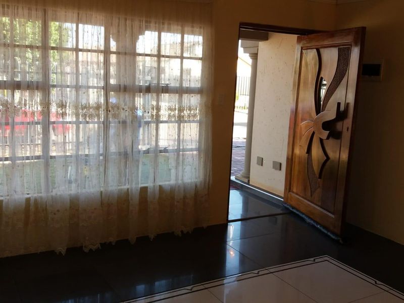 3 Bedroom House For Sale in Soshanguve Vv - Photo 6