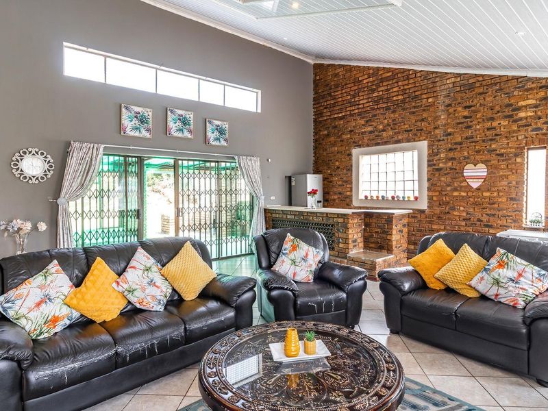 ### Spacious Family Home for Sale in a Prime Gated Community - Photo 7