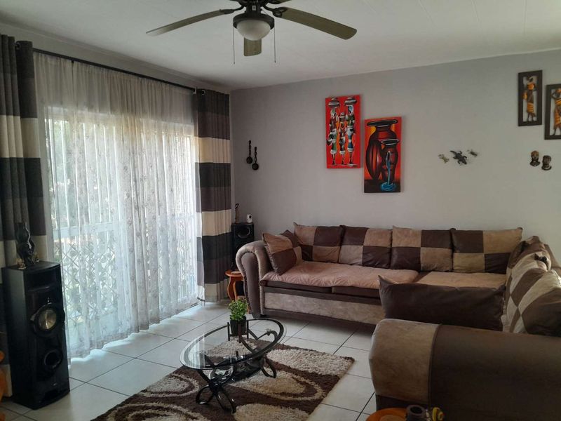 Modern Spacious Home in Secure Complex - Photo 4