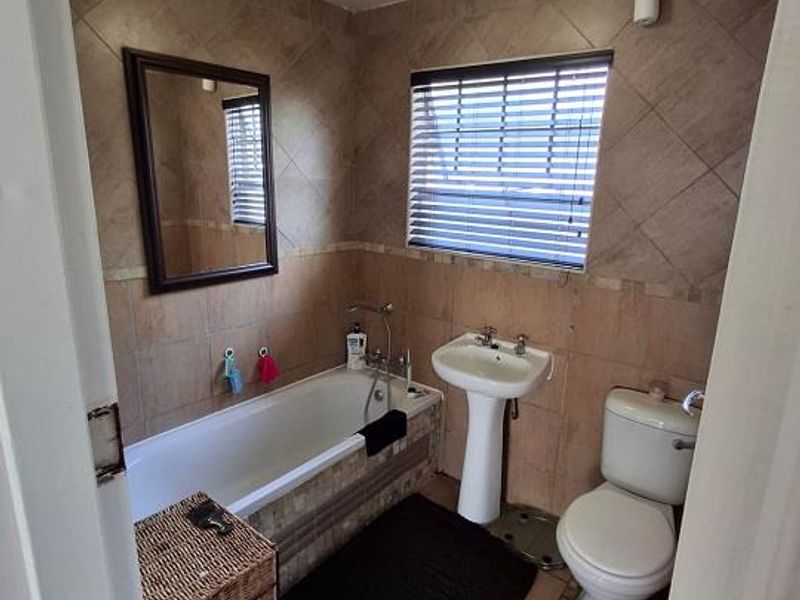 LIVE, PLAY, RELAX - Photo 6