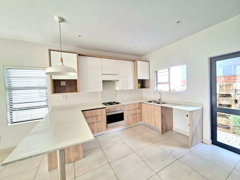 Stunning 3 bed garden duplex in Pinehaven - Photo 3