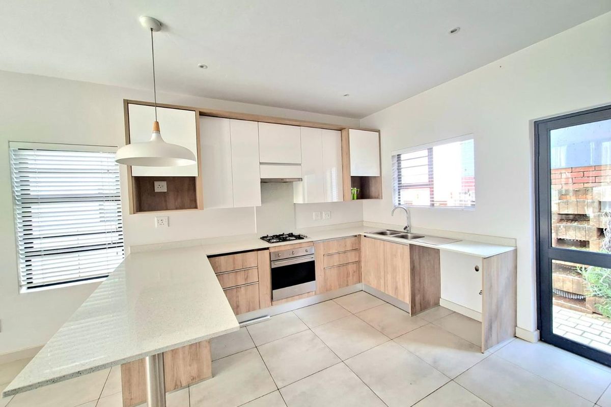 Stunning 3 bed garden duplex in Pinehaven - Photo 3