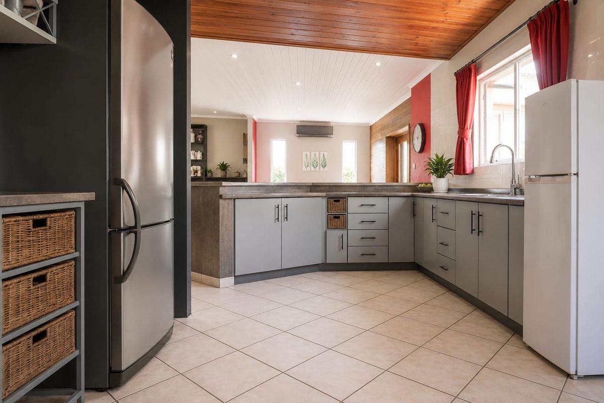 Charming and Well-Maintained 5 Bedroom Family Home with a Tranquil Garden - Photo 5