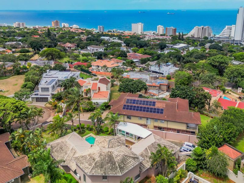 Luxurious 4 Bedroom Coastal Villa with Sea Views! - Photo 2