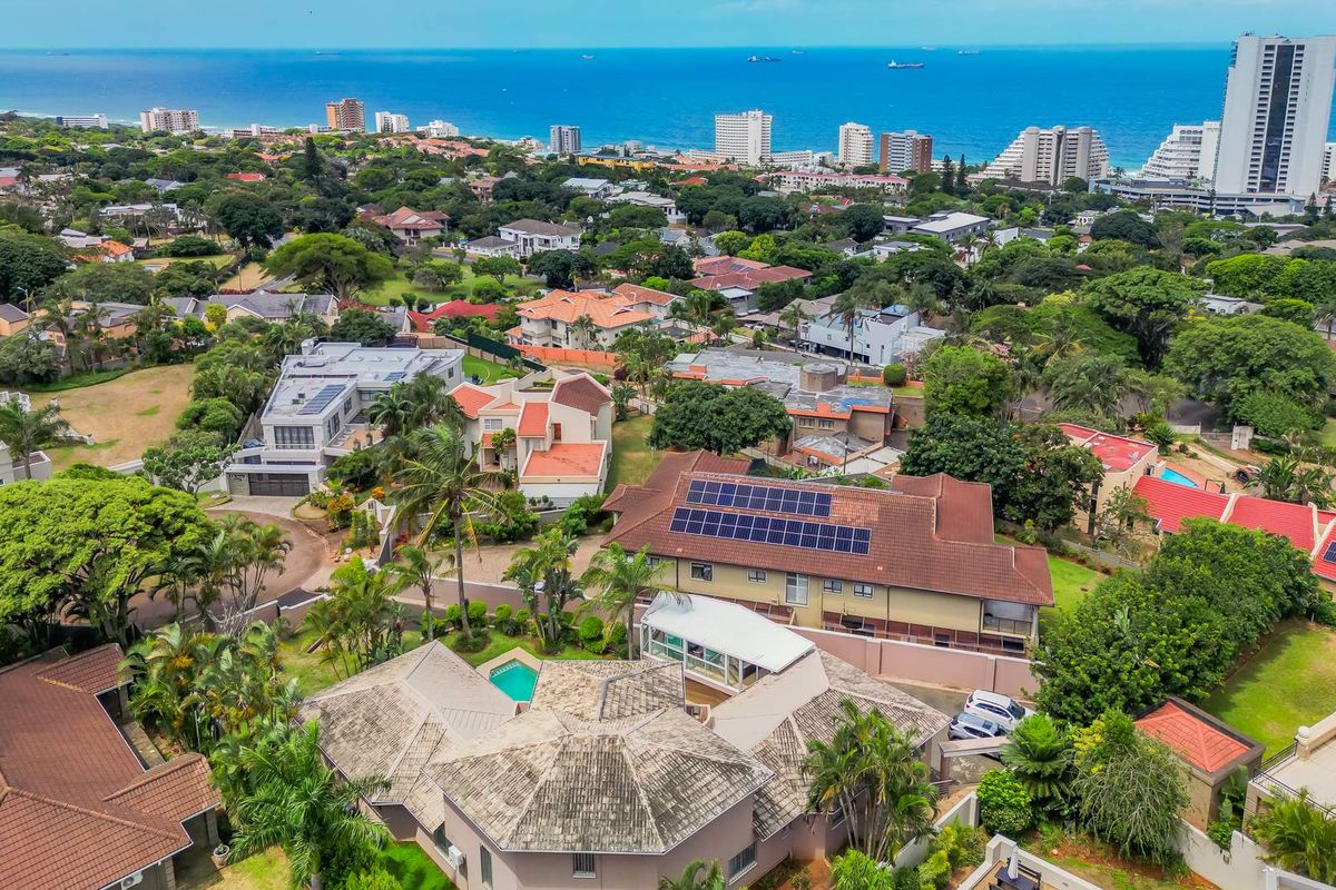 Luxurious 4 Bedroom Coastal Villa with Sea Views! - Photo 2