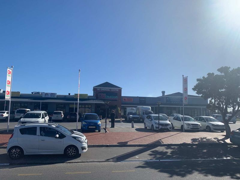 Prime Retail Space: Boost Your Business in a Bustling Center - Photo 2