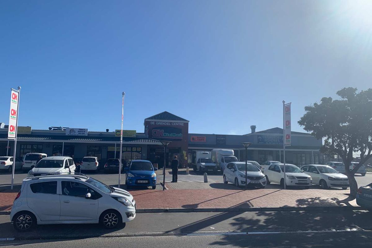 Prime Retail Space: Boost Your Business in a Bustling Center - Photo 2