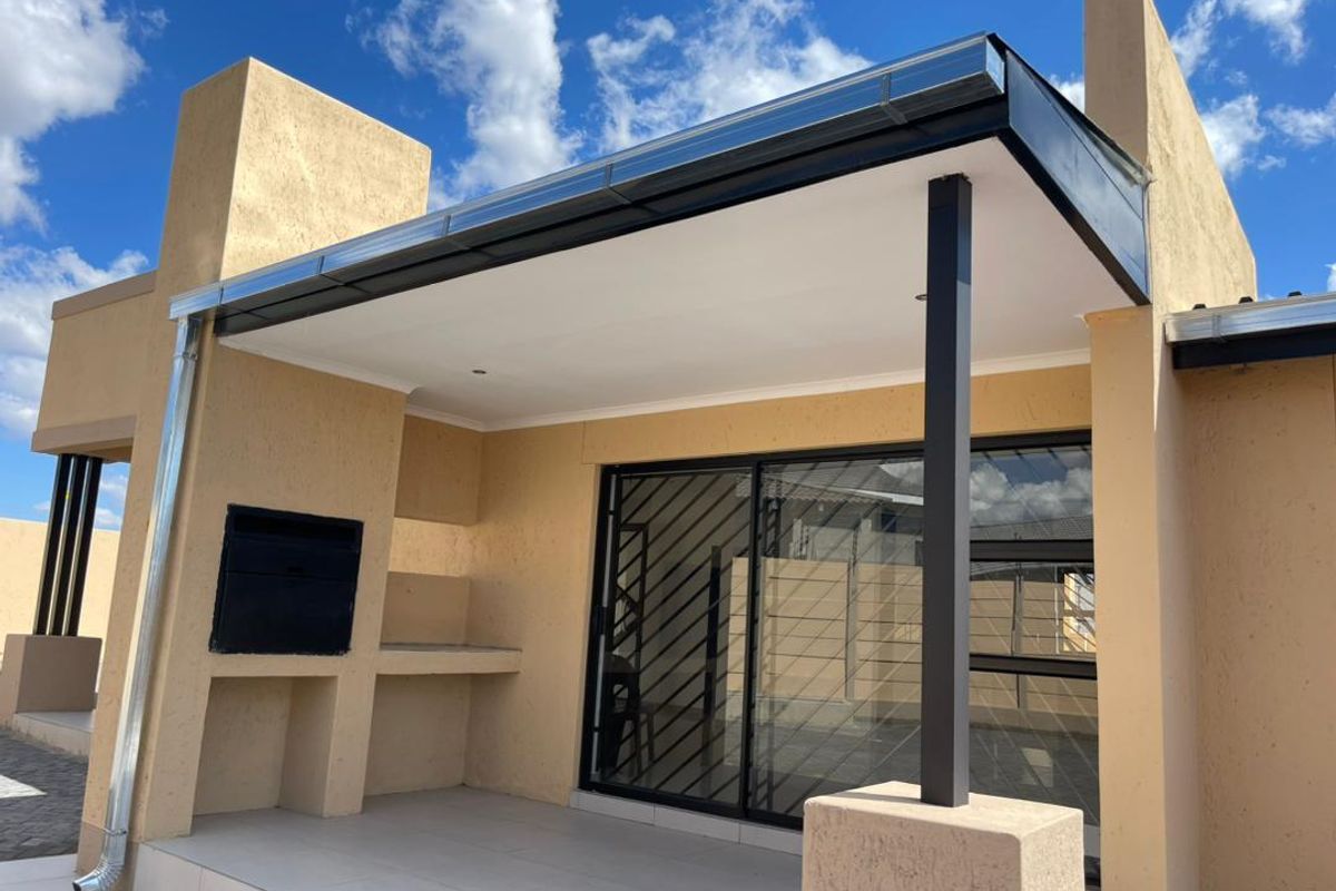 Family Home with Income-Generating Flat in Prime Academia - Photo 5