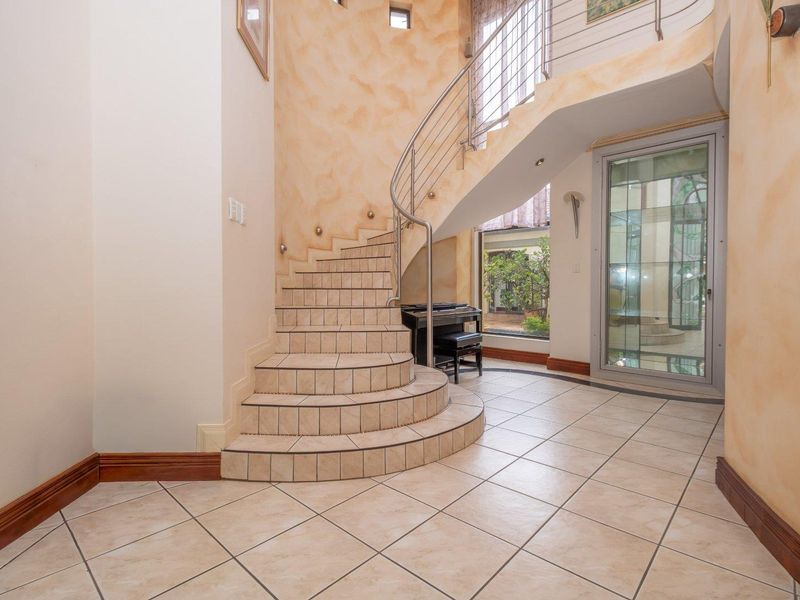 Position, Position, Position and so much more in the beautiful Centurion Golf Estate. - Photo 4