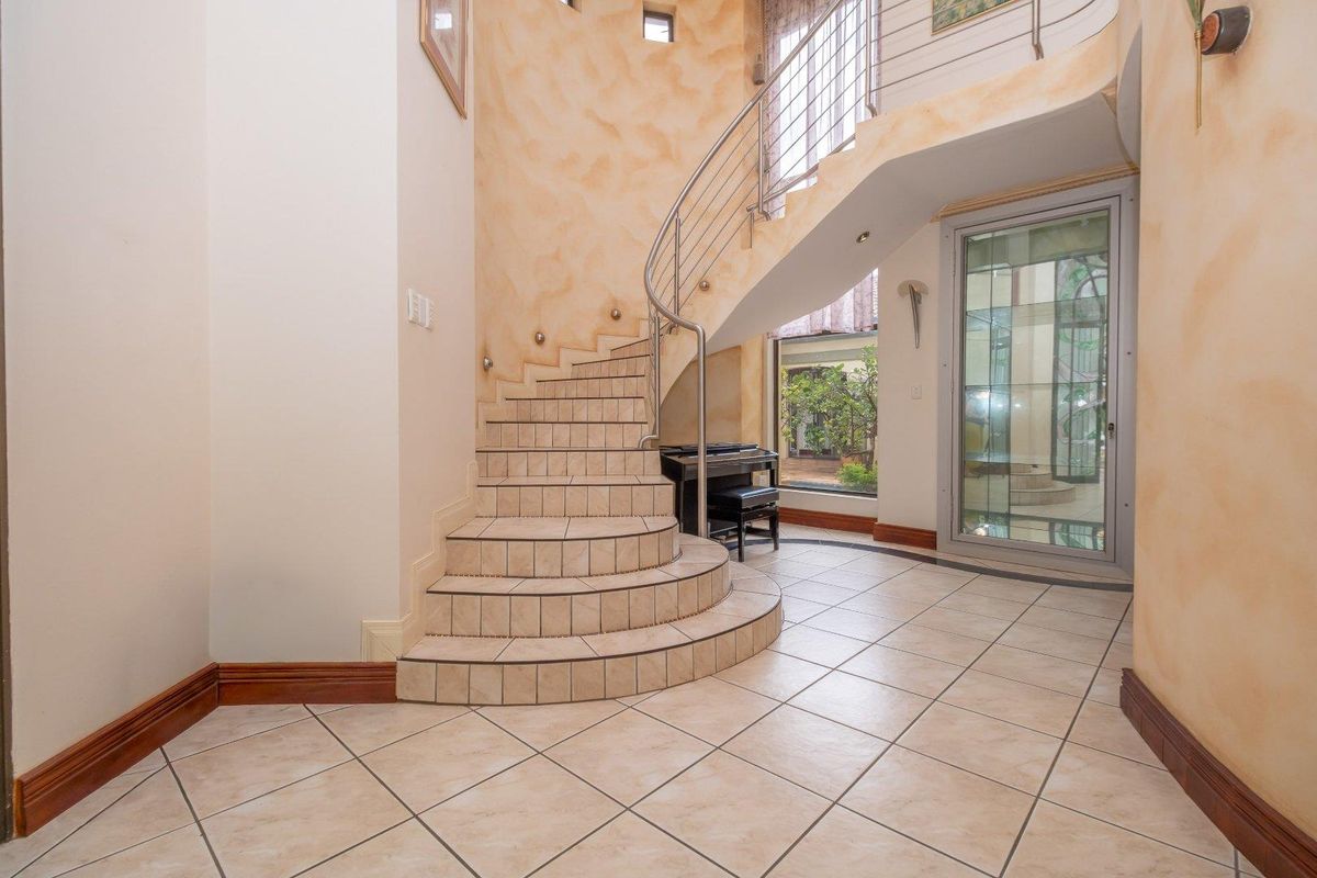 Position, Position, Position and so much more in the beautiful Centurion Golf Estate. - Photo 4