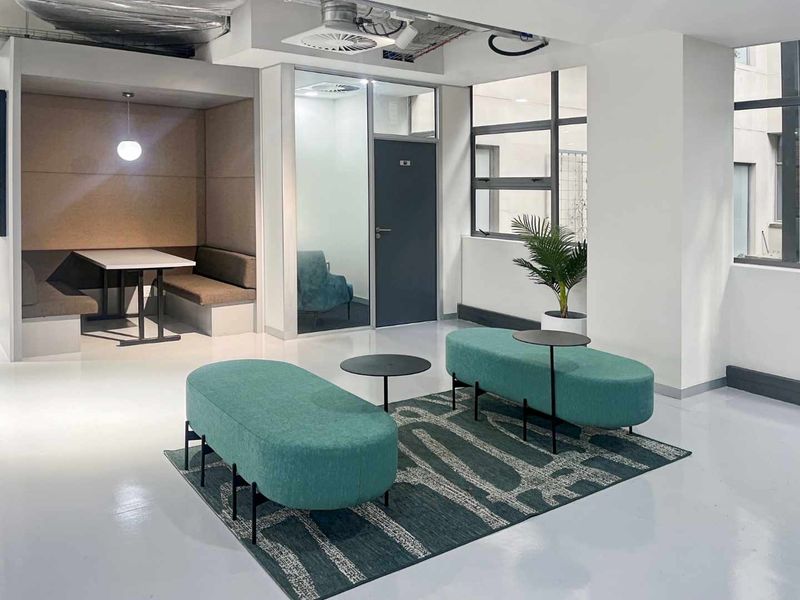 Serviced office space for 10 persons in Regus Craddock Square Rosebank - Photo 5